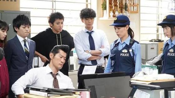 00后女警被审讯对象气到捶墙,连贯评估执行_豪华版53.14.48