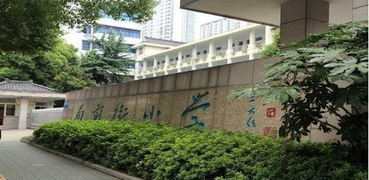 深圳小区变革背后的力量，街道回应暴力强拆，学习、自信与幽默的力量熠熠生辉