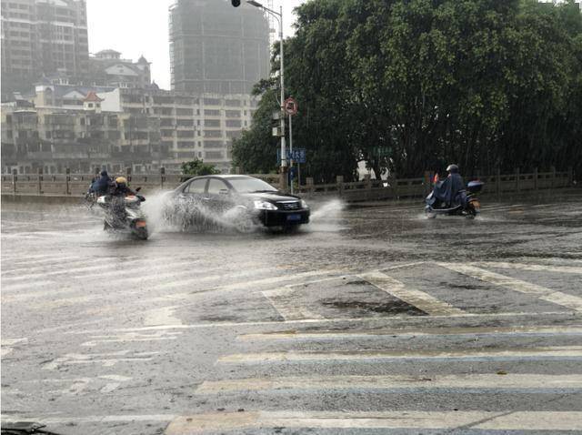 苏州暴雨预警，逆袭之旅中的坚韧与挑战