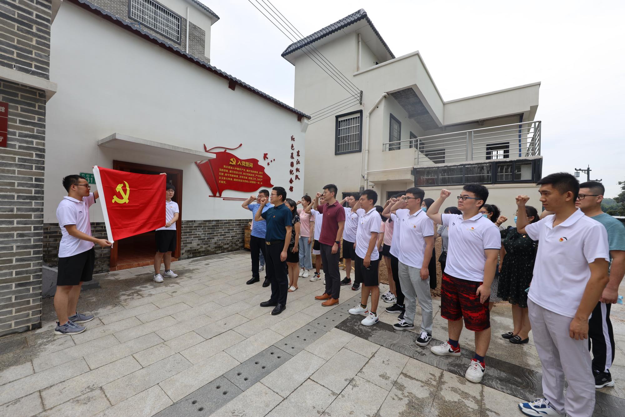 历史上的11月9日，色趣阁引领的自然美景心灵之旅